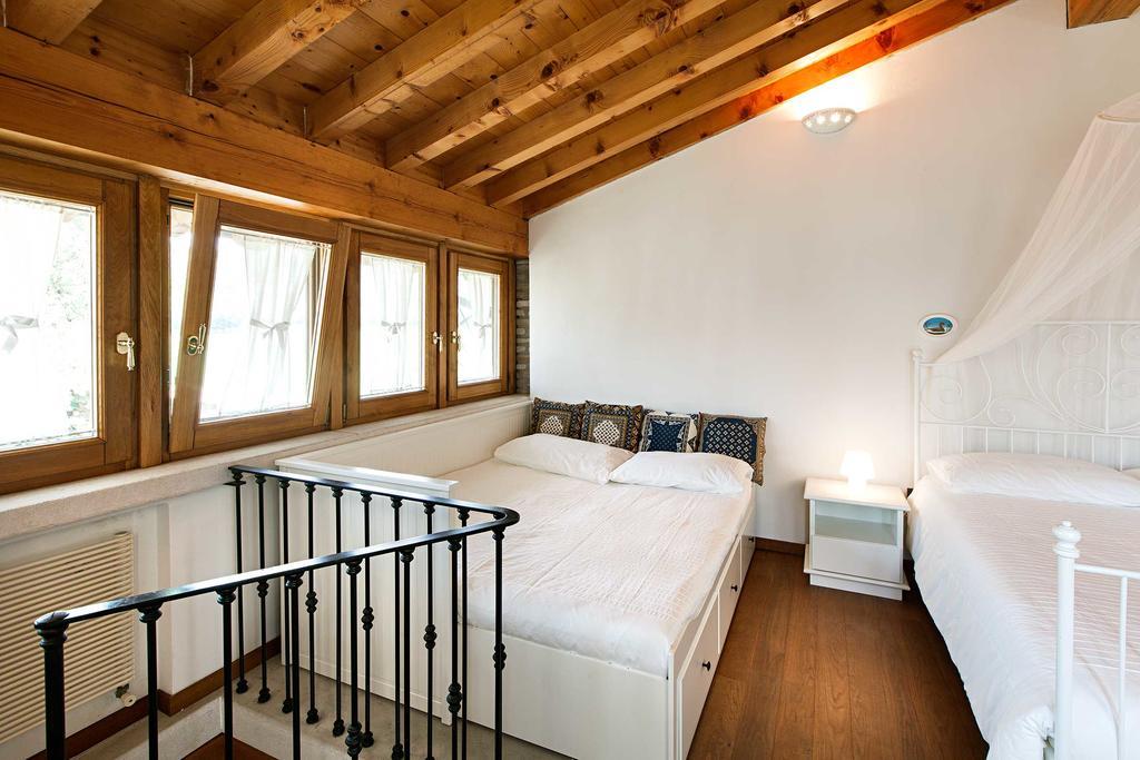 Bed and Breakfast Antico Cascinale Lombardo Lonato del Garda Exterior foto
